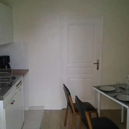 Petite Maisonnette Atypique Et Son Jardinet