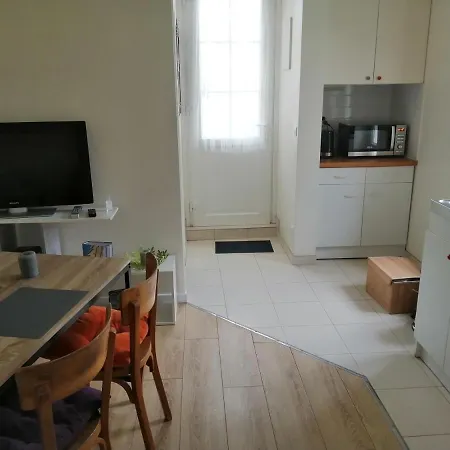 Holiday home Petite Maisonnette Atypique Et Son Jardinet Corps-Nuds
